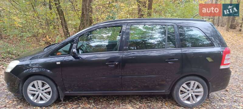 Минивэн Opel Zafira 2009 в Коростене