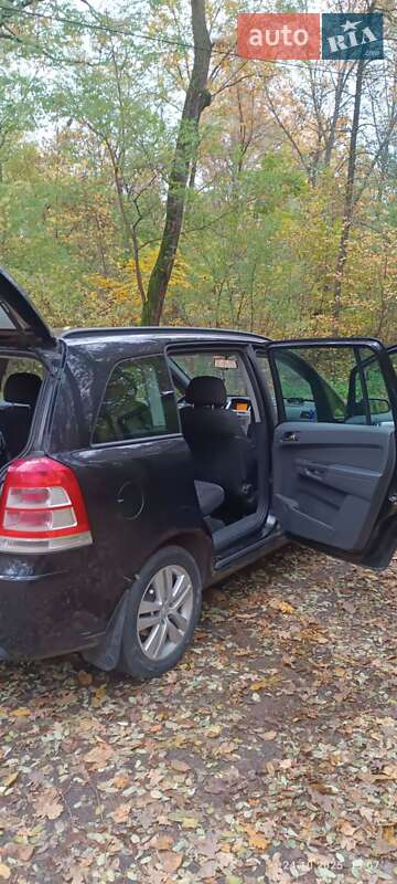 Минивэн Opel Zafira 2009 в Коростене