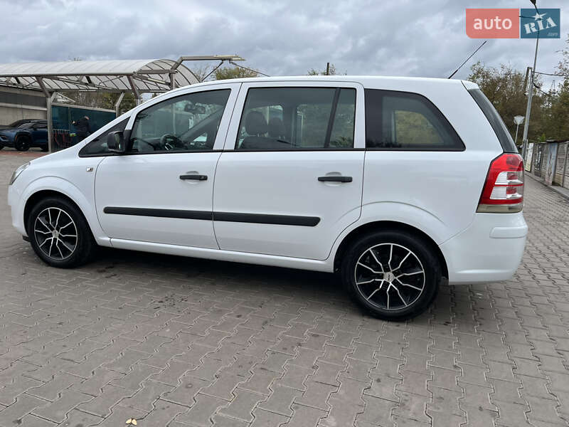 Минивэн Opel Zafira 2011 в Кривом Роге
