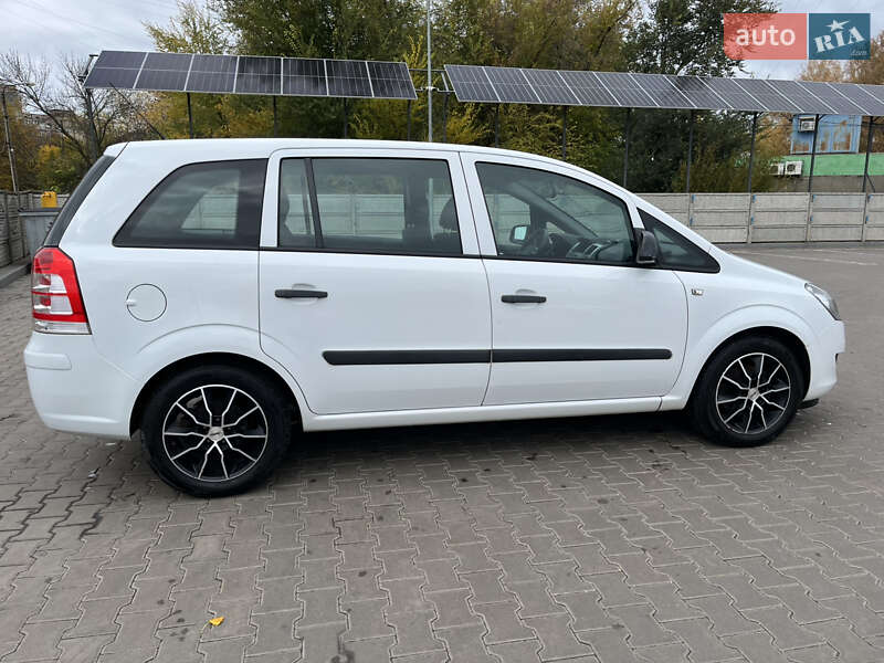 Минивэн Opel Zafira 2011 в Кривом Роге