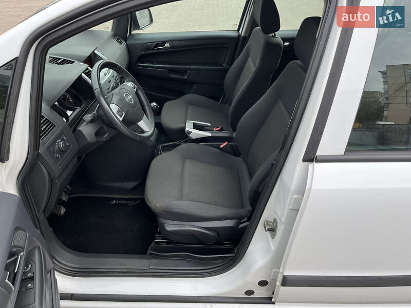 Минивэн Opel Zafira 2011 в Кривом Роге