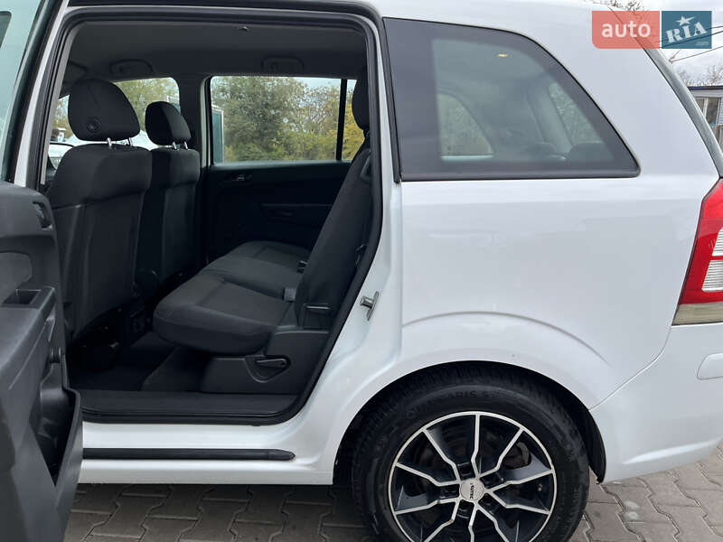 Минивэн Opel Zafira 2011 в Кривом Роге