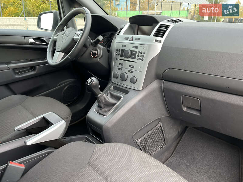 Минивэн Opel Zafira 2011 в Кривом Роге