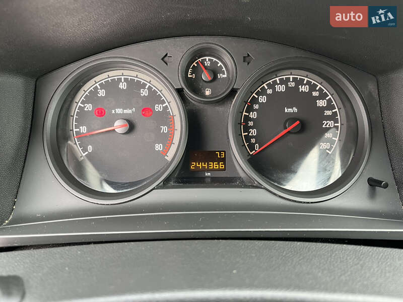 Минивэн Opel Zafira 2011 в Кривом Роге