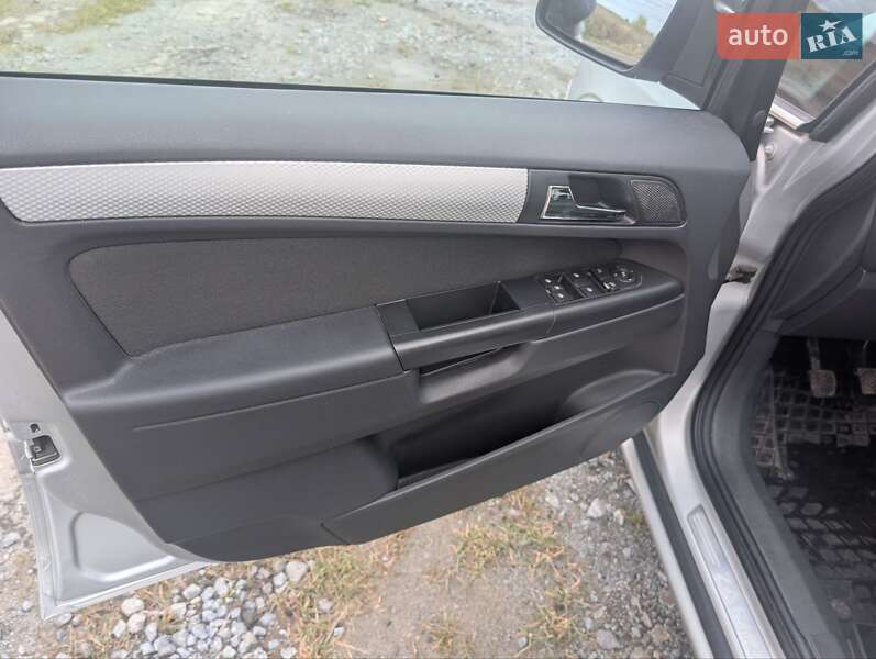 Минивэн Opel Zafira 2010 в Ровно