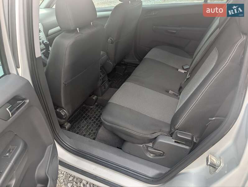 Минивэн Opel Zafira 2010 в Ровно