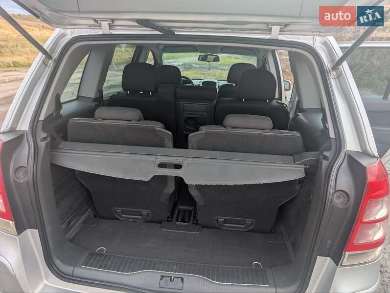 Минивэн Opel Zafira 2010 в Ровно