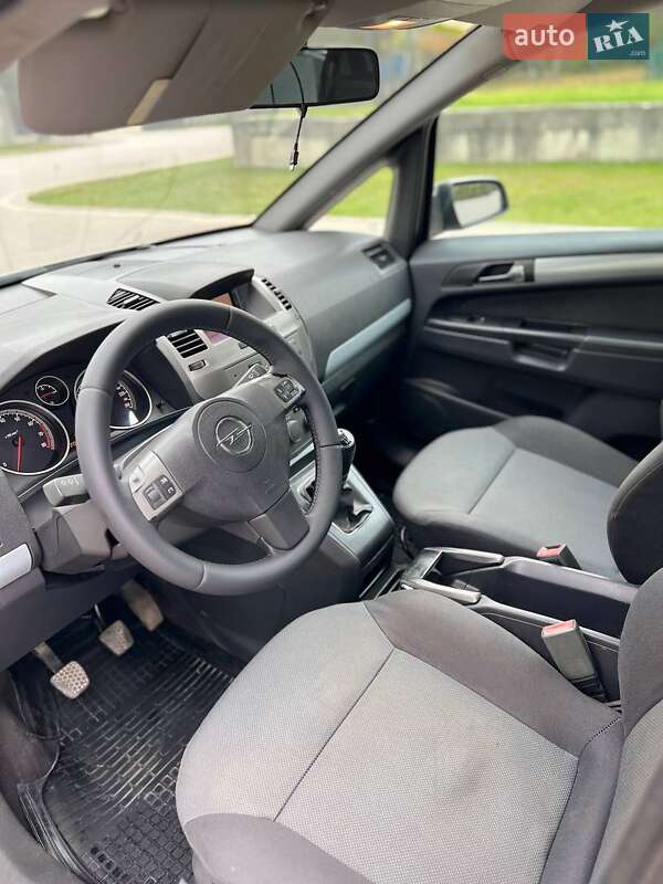 Минивэн Opel Zafira 2007 в Новояворовске