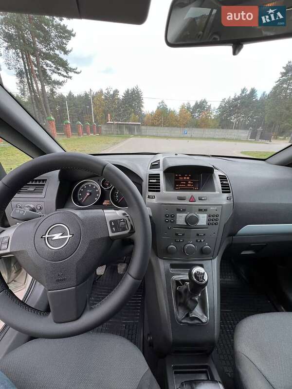 Минивэн Opel Zafira 2007 в Новояворовске