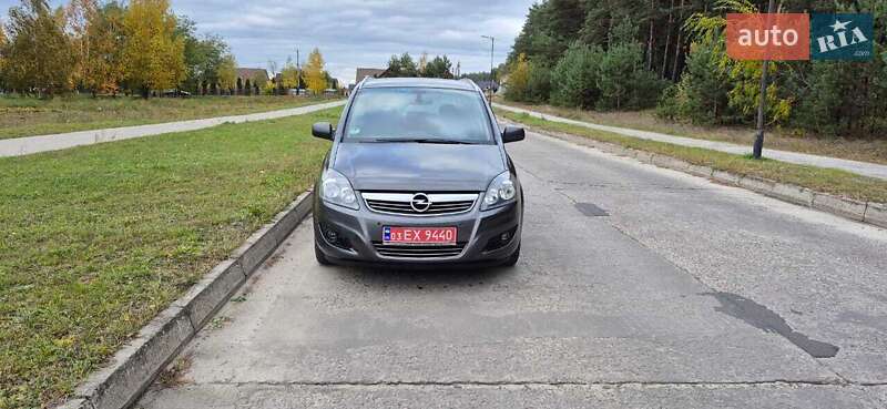 Минивэн Opel Zafira 2011 в Вараше фото 2 Минивэн Opel Zafira 2011 в Вараше