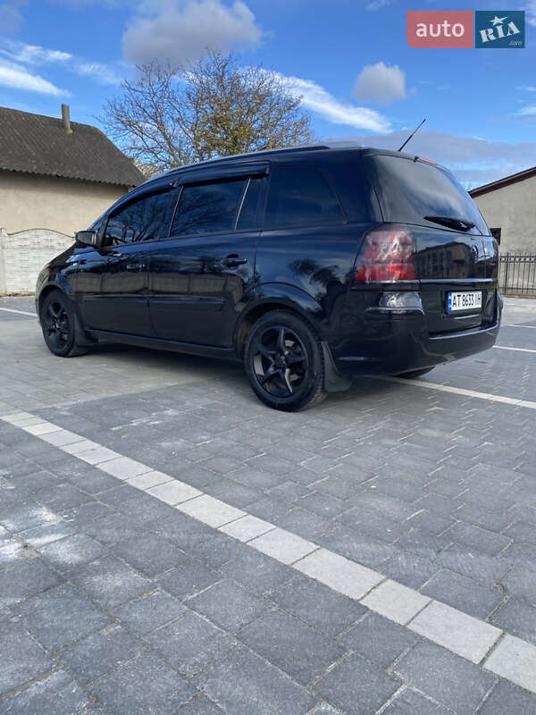Минивэн Opel Zafira 2006 в Ивано-Франковске