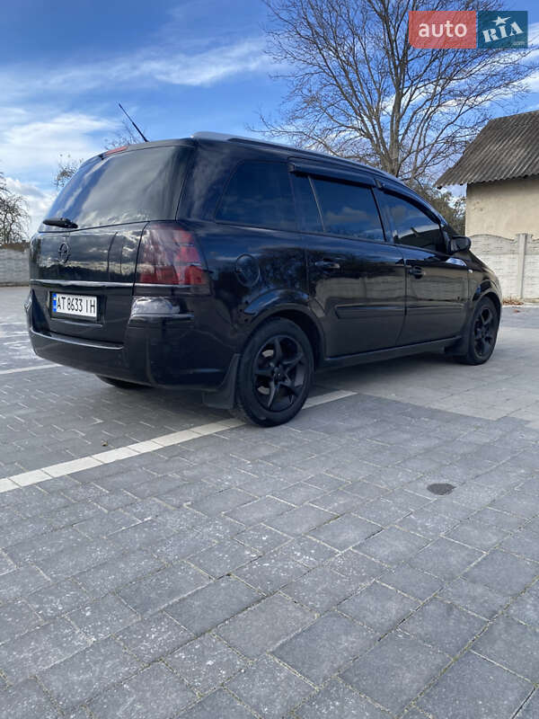Минивэн Opel Zafira 2006 в Ивано-Франковске