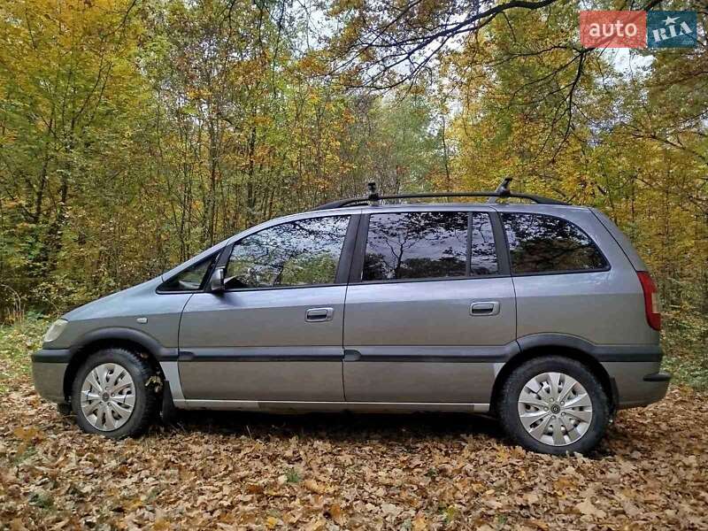 Минивэн Opel Zafira 2003 в Бориславе