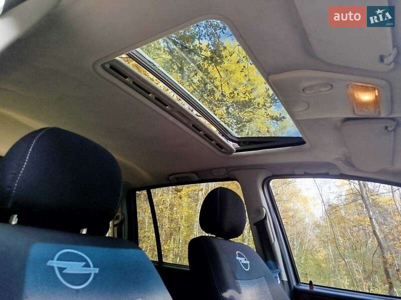 Минивэн Opel Zafira 2003 в Бориславе