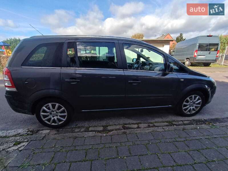 Минивэн Opel Zafira 2010 в Белой Церкви