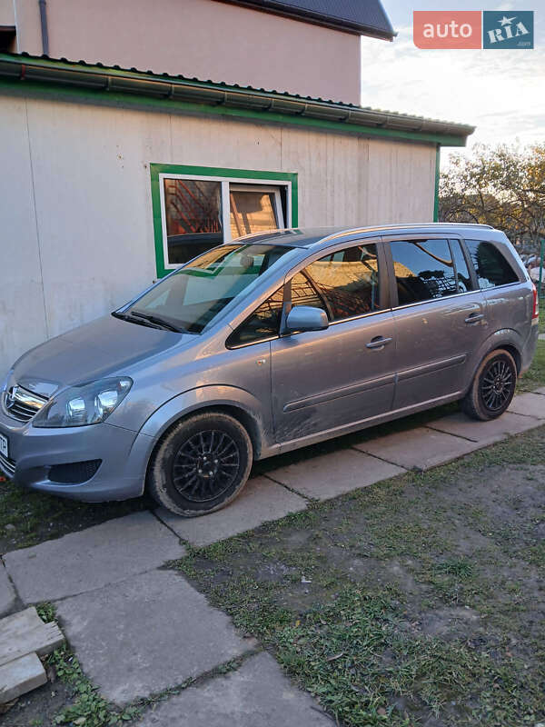 Opel Zafira 2011