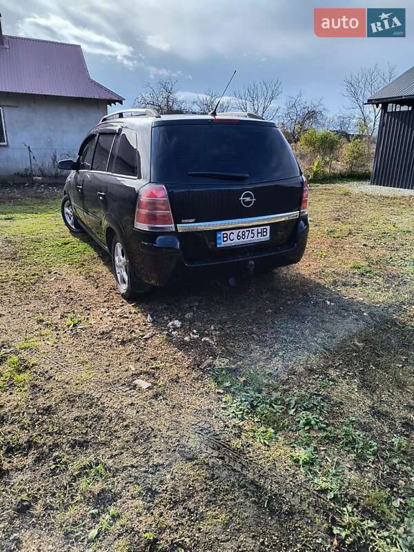 Минивэн Opel Zafira 2006 в Тлумаче