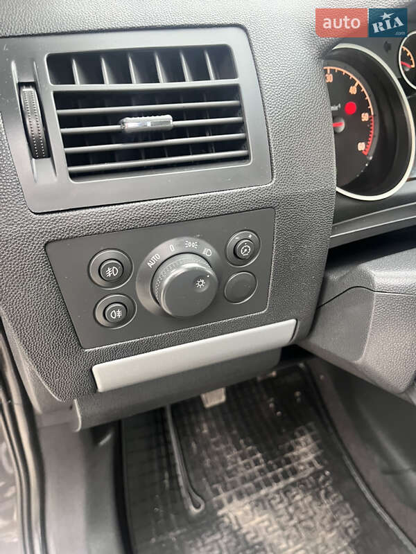 Минивэн Opel Zafira 2012 в Луцке фото 22 Минивэн Opel Zafira 2012 в Луцке