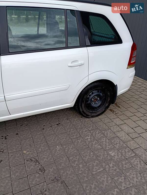 Минивэн Opel Zafira 2013 в Дрогобыче фото 4 Минивэн Opel Zafira 2013 в Дрогобыче