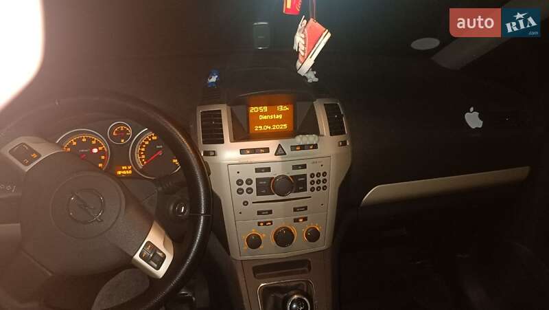 Минивэн Opel Zafira 2008 в Житомире