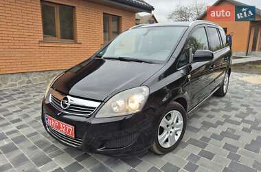 Минивэн Opel Zafira 2010 в Хороле