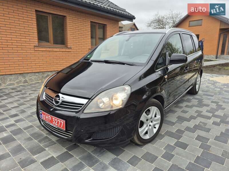Минивэн Opel Zafira 2010 в Хороле фото Минивэн Opel Zafira 2010 в Хороле