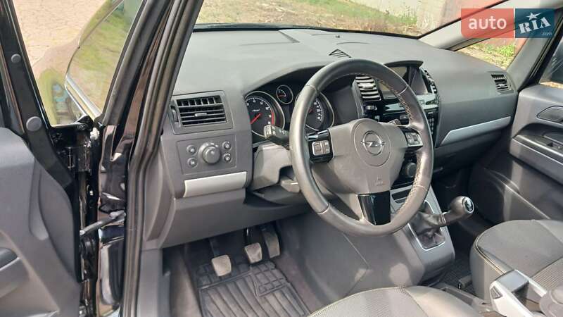Минивэн Opel Zafira 2010 в Краматорске