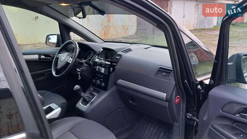 Минивэн Opel Zafira 2010 в Краматорске