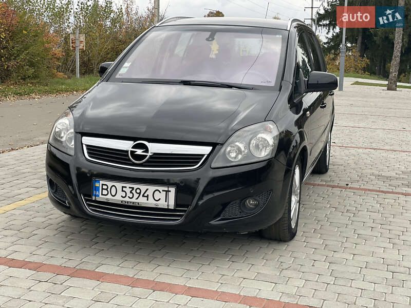 Минивэн Opel Zafira 2011 в Староконстантинове