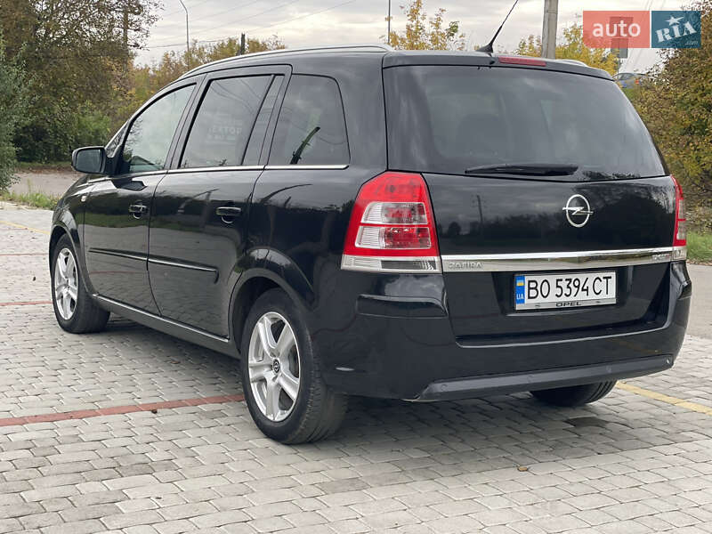 Минивэн Opel Zafira 2011 в Староконстантинове