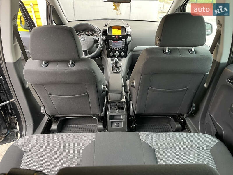 Минивэн Opel Zafira 2011 в Староконстантинове