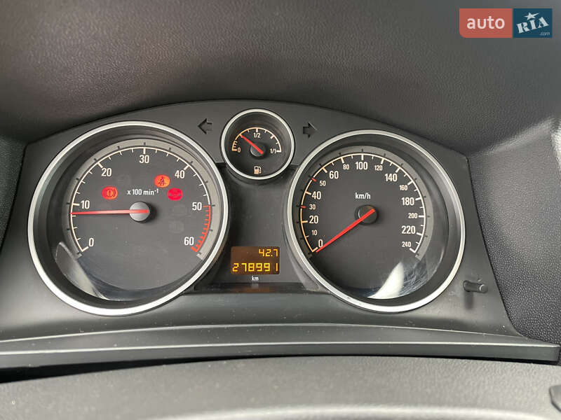 Минивэн Opel Zafira 2011 в Староконстантинове