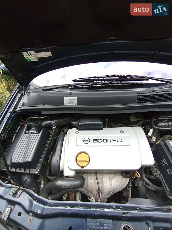 Минивэн Opel Zafira 2002 в Дубно