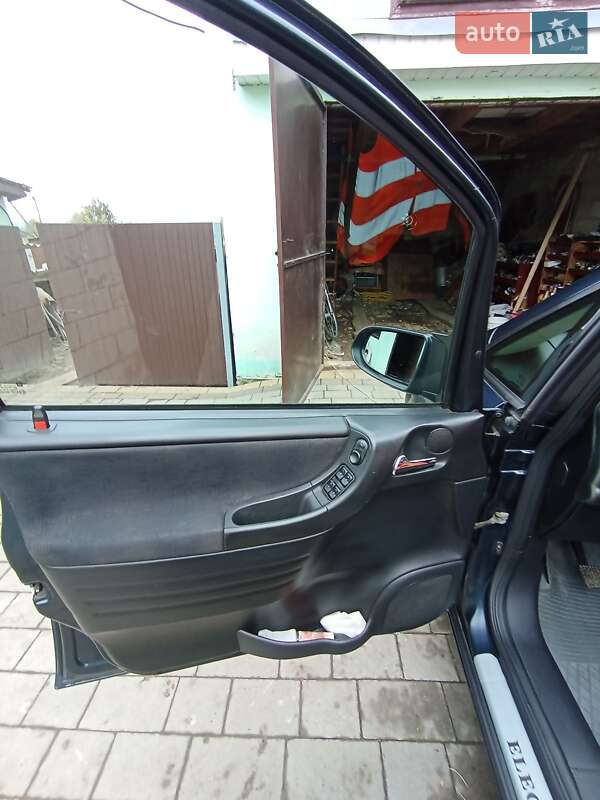 Минивэн Opel Zafira 2002 в Дубно