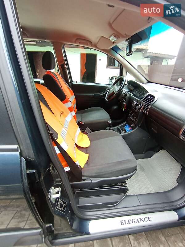 Минивэн Opel Zafira 2002 в Дубно