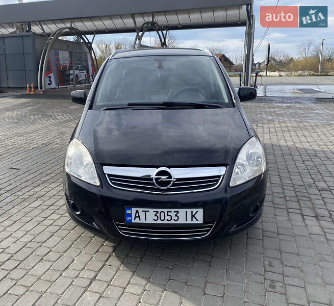 Минивэн Opel Zafira 2010 в Ивано-Франковске