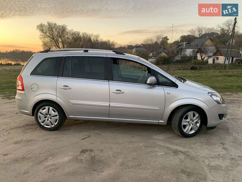 Минивэн Opel Zafira 2011 в Киеве фото 2 Минивэн Opel Zafira 2011 в Киеве