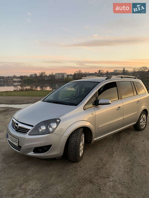 Минивэн Opel Zafira 2011 в Киеве фото 5 Минивэн Opel Zafira 2011 в Киеве
