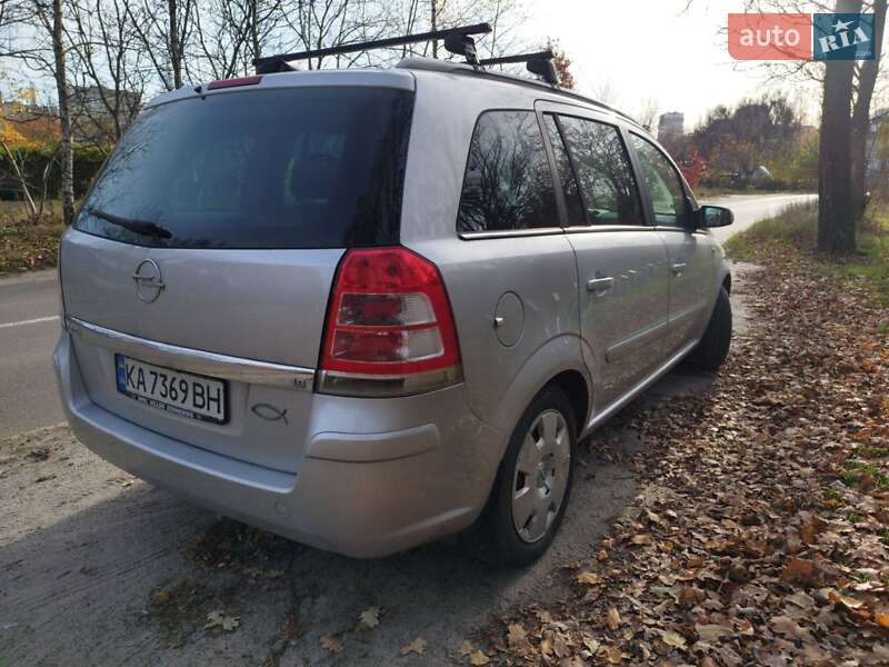 Минивэн Opel Zafira 2006 в Киеве
