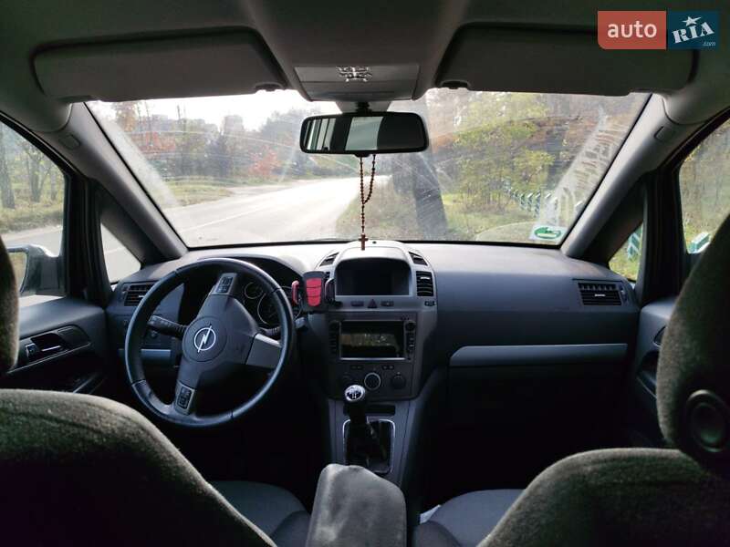 Минивэн Opel Zafira 2006 в Киеве