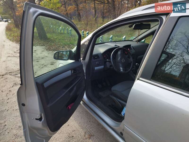 Минивэн Opel Zafira 2006 в Киеве
