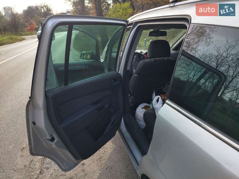 Минивэн Opel Zafira 2006 в Киеве