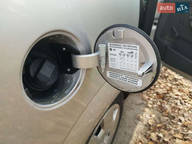 Минивэн Opel Zafira 2006 в Киеве