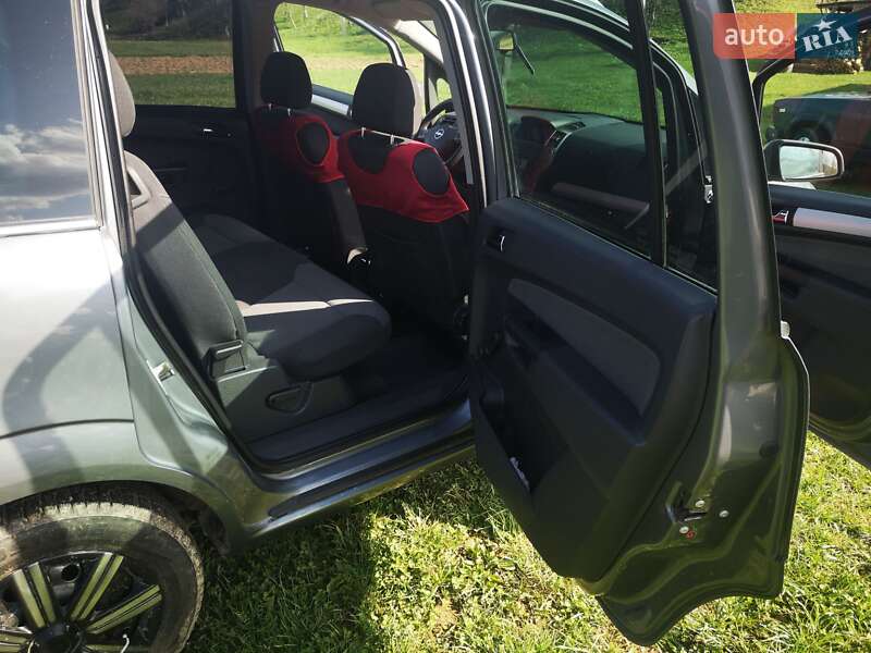 Мінівен Opel Zafira 2006 в Коломиї