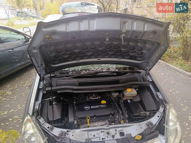 Мінівен Opel Zafira 2009 в Києві фото 28 Мінівен Opel Zafira 2009 в Києві