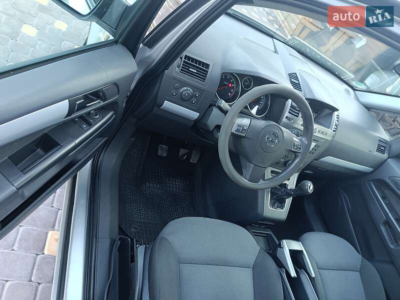 Минивэн Opel Zafira 2006 в Хмельнике
