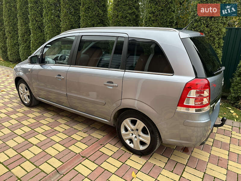 Минивэн Opel Zafira 2010 в Виннице