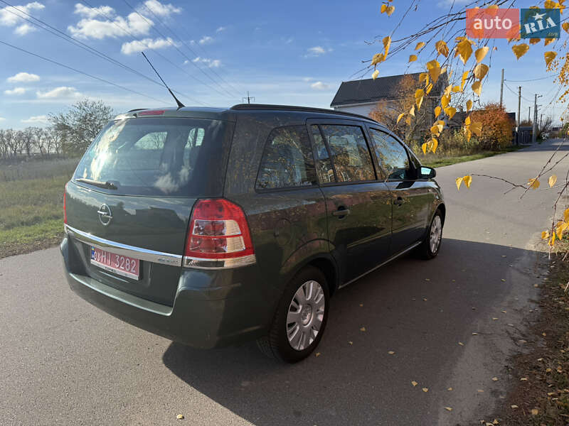 Минивэн Opel Zafira 2009 в Борисполе