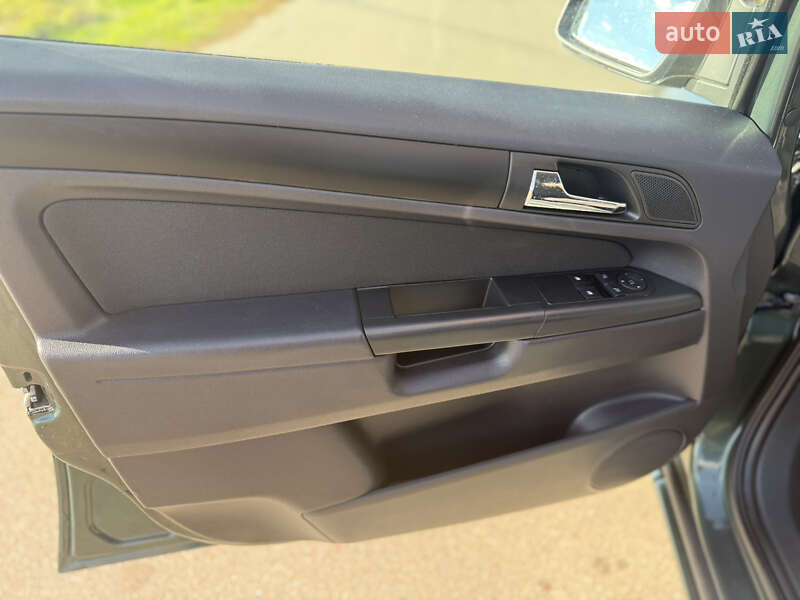 Минивэн Opel Zafira 2009 в Борисполе