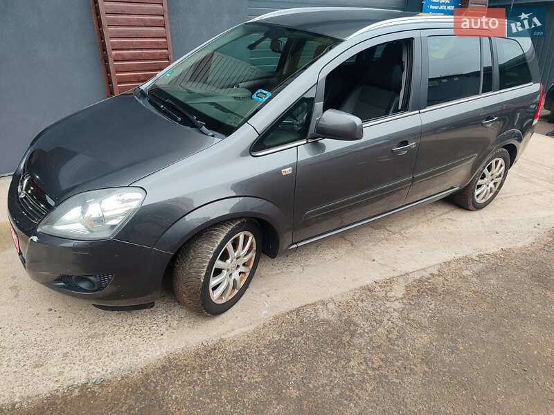 Минивэн Opel Zafira 2010 в Белой Церкви